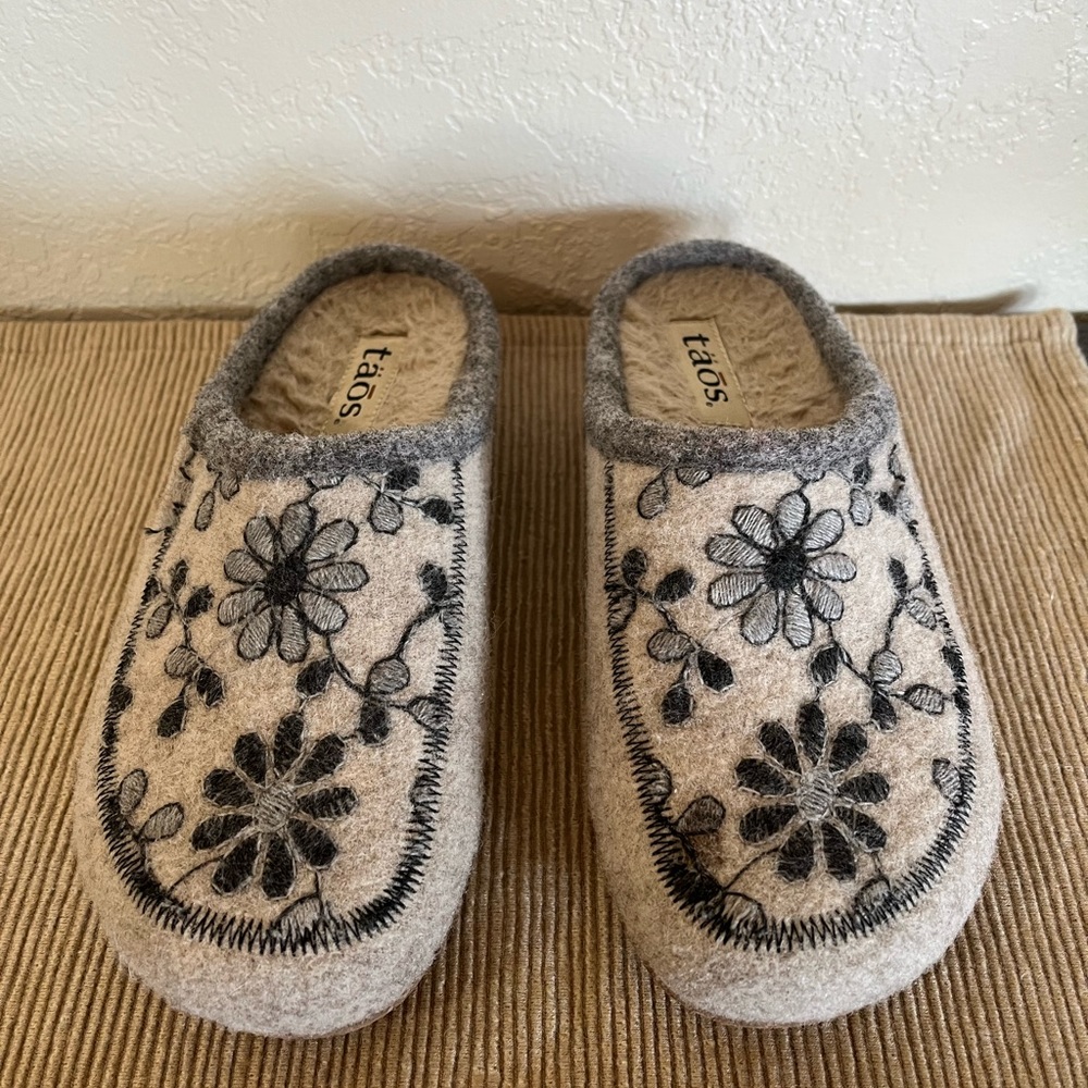 Taos Footwear Gray and Cream Floral Mules